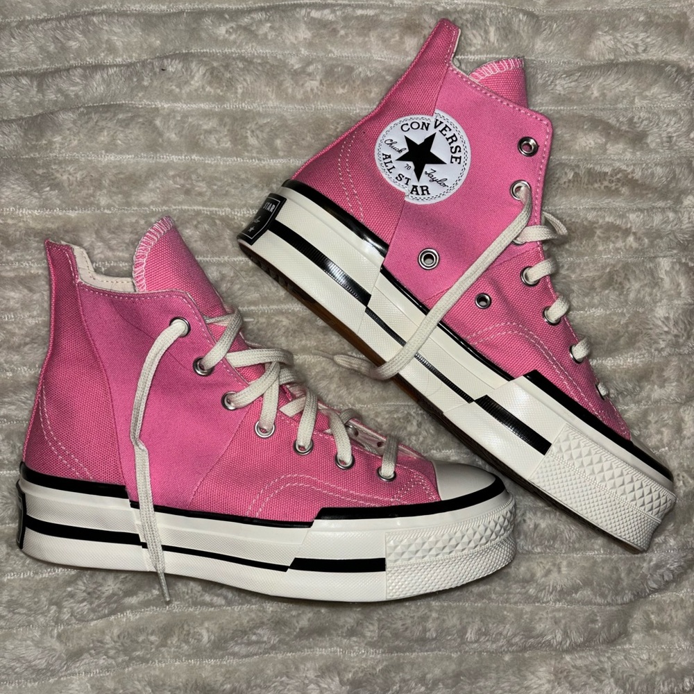Hightop pink platform converse